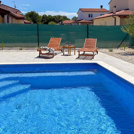 House Lavanda With Pool Pula